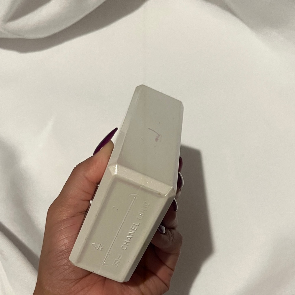 CHANEL Coco Mademoiselle Moisturizing Lotion in Cream - Picture 5 of 5